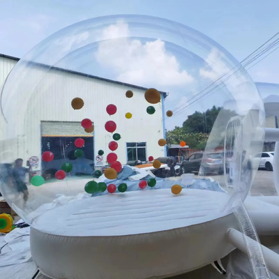 Buiten Transparent bubbelhuis met ballonnen Bruiloftsfeest springend bubbelhuis