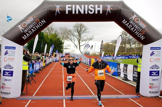 Volledig digitaal drukken op maat 8X4M opblaasbare boog voor sportevenementen start of finish lijn opblaasbare boog