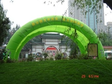 Marathon Custom opblaasbare wedstrijdboog Regenboog Evenement Entrance Labyrintbochten