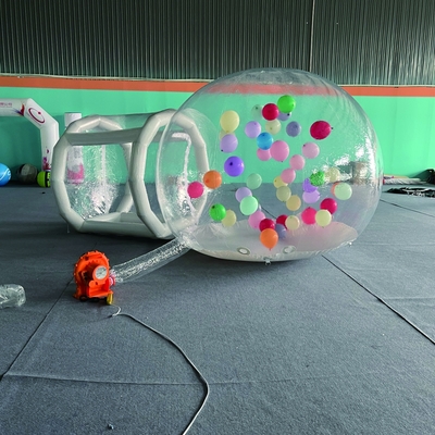 Buitenhuis met heldere bubbels